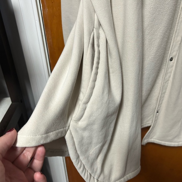 Abercrombie and Fitch Shacket - Picture 3 of 9